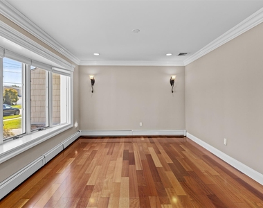392 Philadelphia Avenue - Photo Thumbnail 8