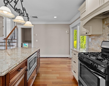 392 Philadelphia Avenue - Photo Thumbnail 7