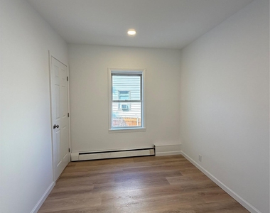 23 Mansion Avenue - Photo Thumbnail 7
