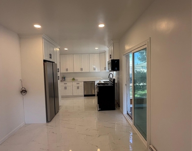 23 Mansion Avenue - Photo Thumbnail 6