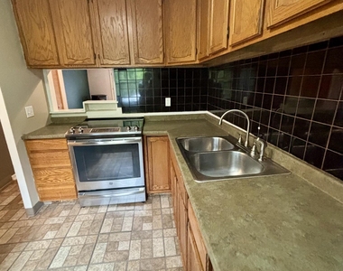 24 Maxwell Drive - Photo Thumbnail 5