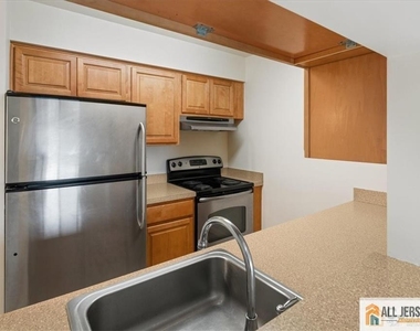 1604 Ravens Crest Drive - Photo Thumbnail 4