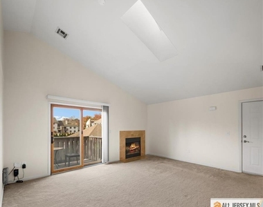1604 Ravens Crest Drive - Photo Thumbnail 2