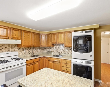 65 Campbell Avenue - Photo Thumbnail 13