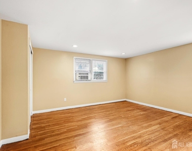 65 Campbell Avenue - Photo Thumbnail 7