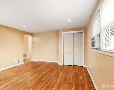 65 Campbell Avenue - Photo Thumbnail 9