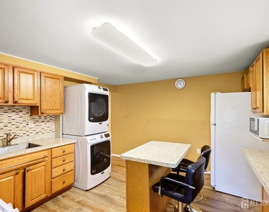 65 Campbell Avenue - Photo Thumbnail 14
