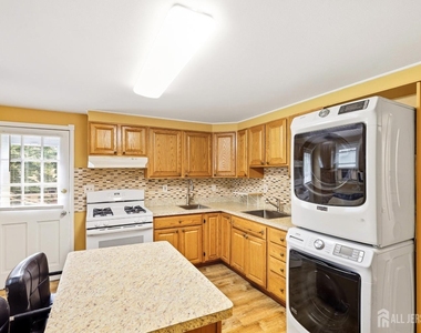 65 Campbell Avenue - Photo Thumbnail 12