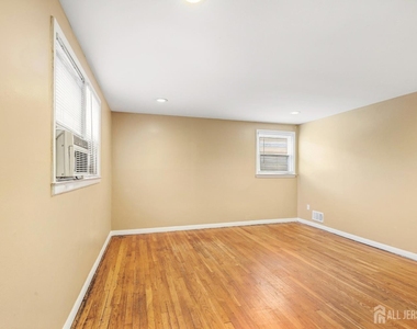 65 Campbell Avenue - Photo Thumbnail 10