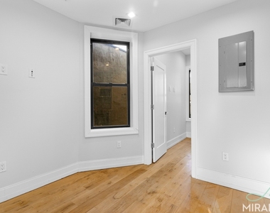 221 E 10th Street - Photo Thumbnail 5