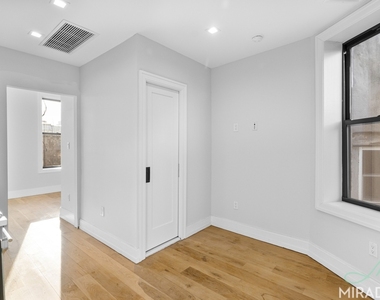 221 E 10th Street - Photo Thumbnail 2