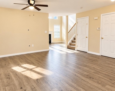 133 Murray Drive - Photo Thumbnail 3