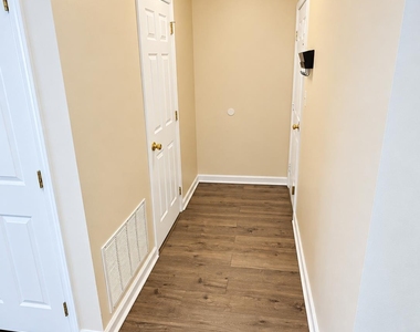 133 Murray Drive - Photo Thumbnail 9
