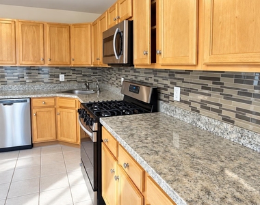 133 Murray Drive - Photo Thumbnail 8