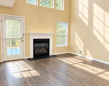 133 Murray Drive - Photo Thumbnail 4