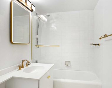 333 W 56th Street - Photo Thumbnail 5
