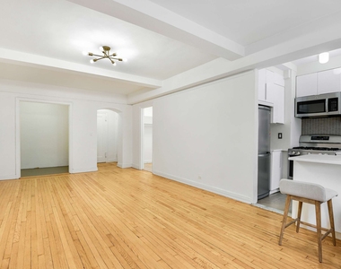 333 W 56th Street - Photo Thumbnail 3