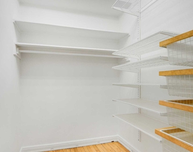 333 W 56th Street - Photo Thumbnail 4