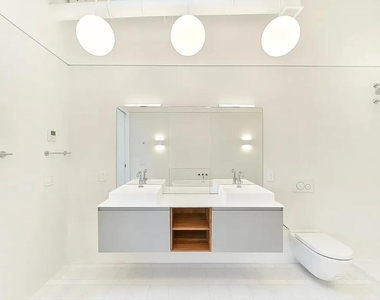 237 Madison Avenue - Photo Thumbnail 4
