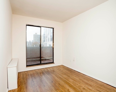 1556 York Avenue - Photo Thumbnail 6