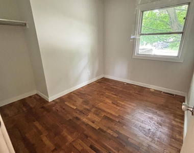 4727 Lexington Avenue - Photo Thumbnail 12