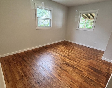 4727 Lexington Avenue - Photo Thumbnail 11