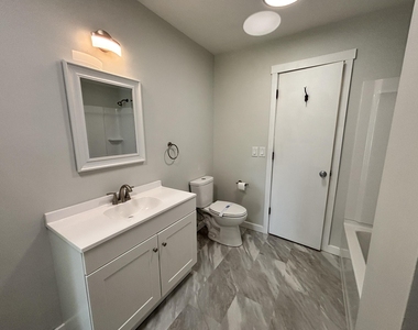 4727 Lexington Avenue - Photo Thumbnail 9