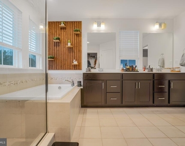 10008 S Streamview Court - Photo Thumbnail 23