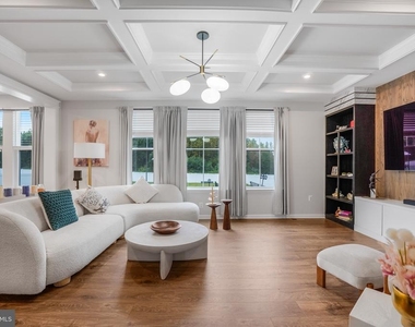 10008 S Streamview Court - Photo Thumbnail 6