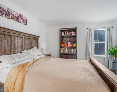 10008 S Streamview Court - Photo Thumbnail 31