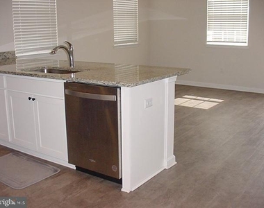 171 College Drive - Photo Thumbnail 4