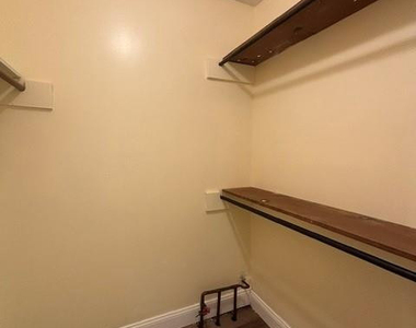 6800 Winchester Street - Photo Thumbnail 7