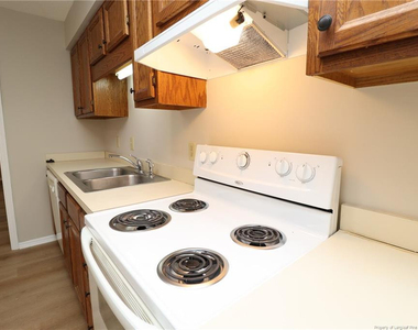 3901 Lexington Drive - Photo Thumbnail 10