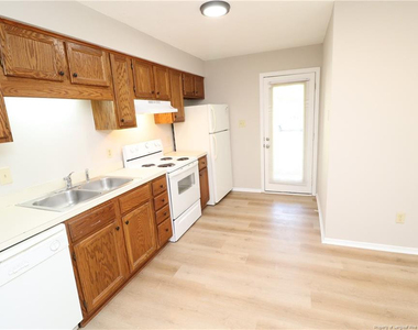 3901 Lexington Drive - Photo Thumbnail 7