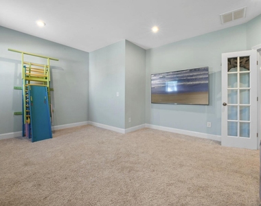 217 Tumbling River Drive - Photo Thumbnail 31