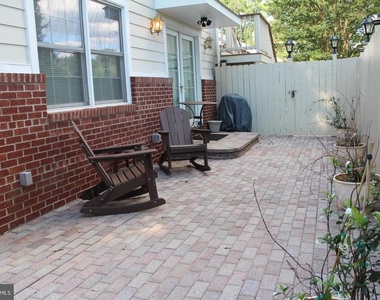 7703 Newcastle Drive - Photo Thumbnail 11