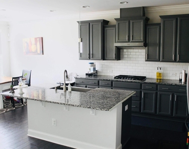 1044 Midvale Avenue - Photo Thumbnail 4