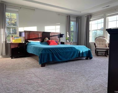 1044 Midvale Avenue - Photo Thumbnail 7