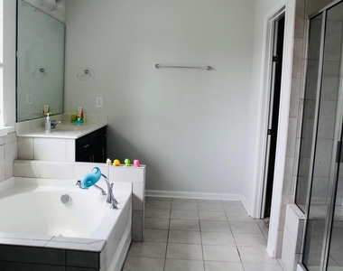 1044 Midvale Avenue - Photo Thumbnail 11