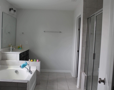 1044 Midvale Avenue - Photo Thumbnail 8