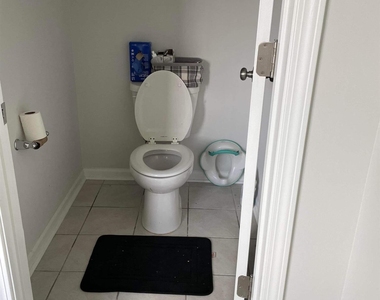 1044 Midvale Avenue - Photo Thumbnail 14