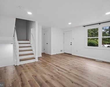 6606 Birchleigh Way - Photo Thumbnail 11