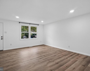 6606 Birchleigh Way - Photo Thumbnail 12