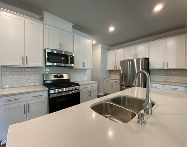 193 Tumbling Rock Way - Photo Thumbnail 5