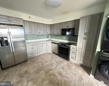 3709 S George Mason Drive - Photo Thumbnail 2