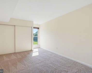 5800 Royal Ridge Drive - Photo Thumbnail 6