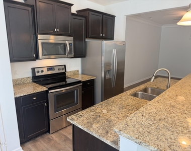 170 River Dell Townes Avenue - Photo Thumbnail 2