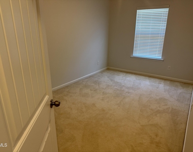 170 River Dell Townes Avenue - Photo Thumbnail 6