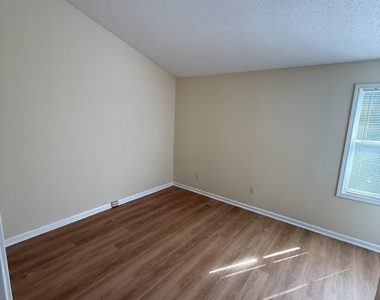 4663 Pine Trace Drive - Photo Thumbnail 9