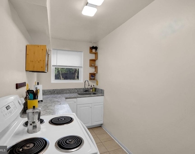 3045 Patrick Henry Drive - Photo Thumbnail 8